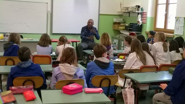 n momento della testimonianza di Anicet