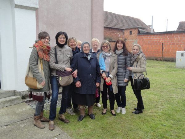 Plostine - Foto di gruppo a Plostine con la signora Annamaria Arlant  di Plostine, ma con radici bellunesi 