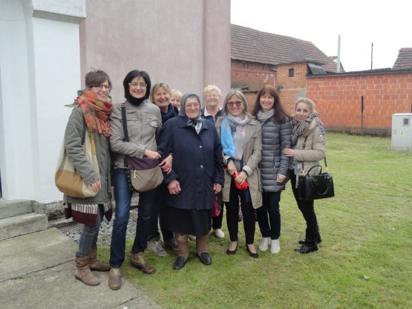 Plostine - Foto di gruppo a Plostine con la signora Annamaria Arlant  di Plostine, ma con radici bellunesi