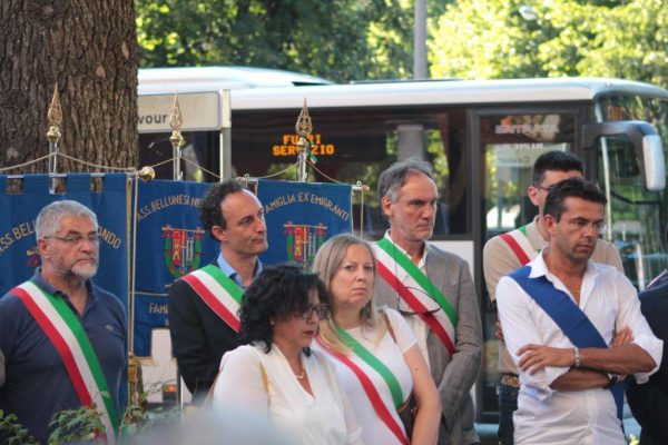 Parte delle autorità presenti.
