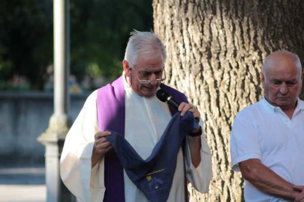Il momento di preghiera da parte di mons. Umberto Antoniol.