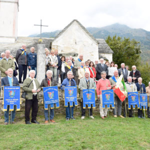 Foto di gruppo all’esterno della chiesetta di San Liberale