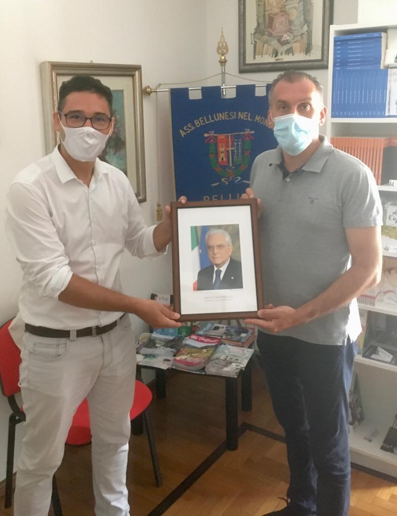 62. L’on. Roger De Menech consegna alla Sede ABM la foto del presidente