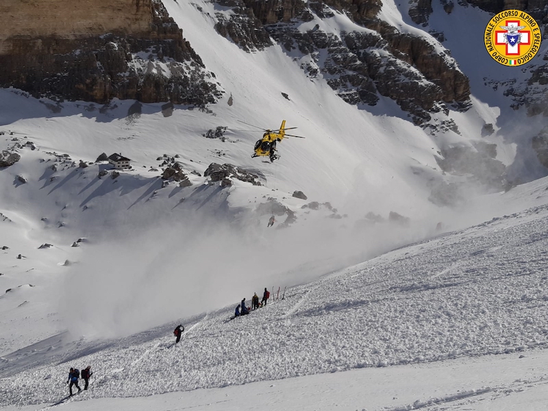 Un momento dell'intervento del Soccorso Alpino in Tofana e Passo della Sentinella