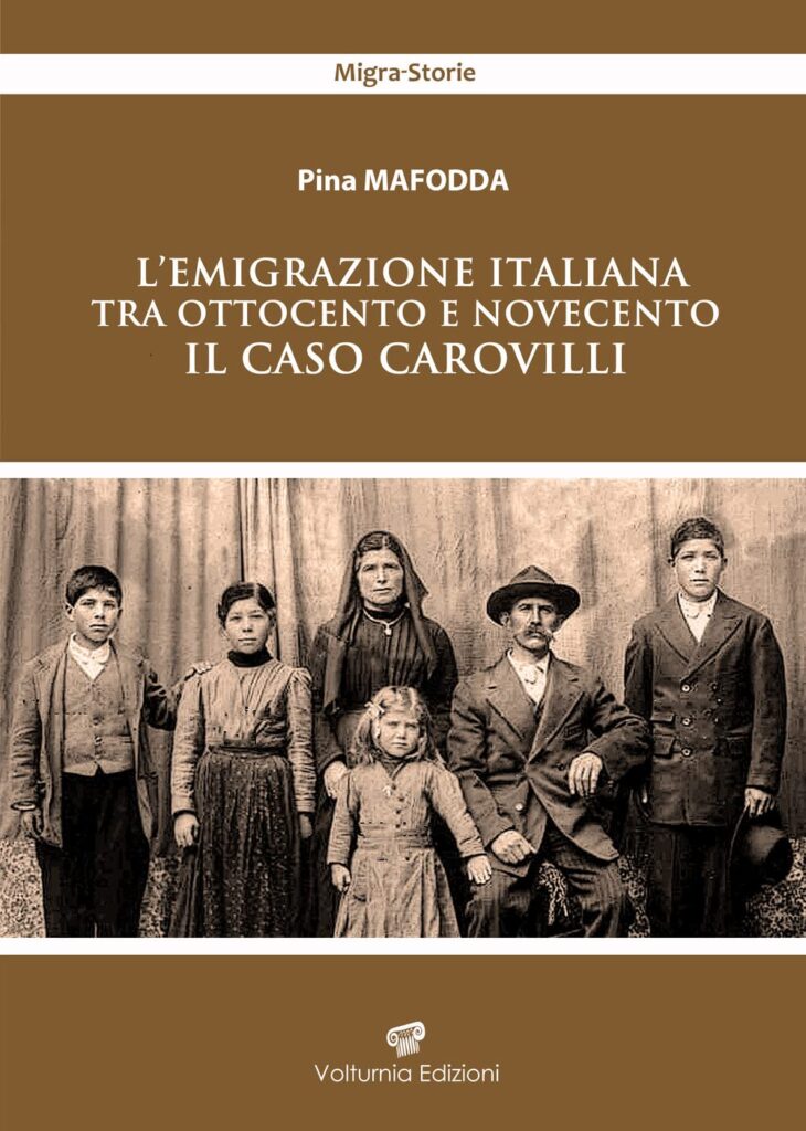 Copertina del libro "L'emigrazione italiana tra Ottocento e Novecento. Il caso Carovilli"