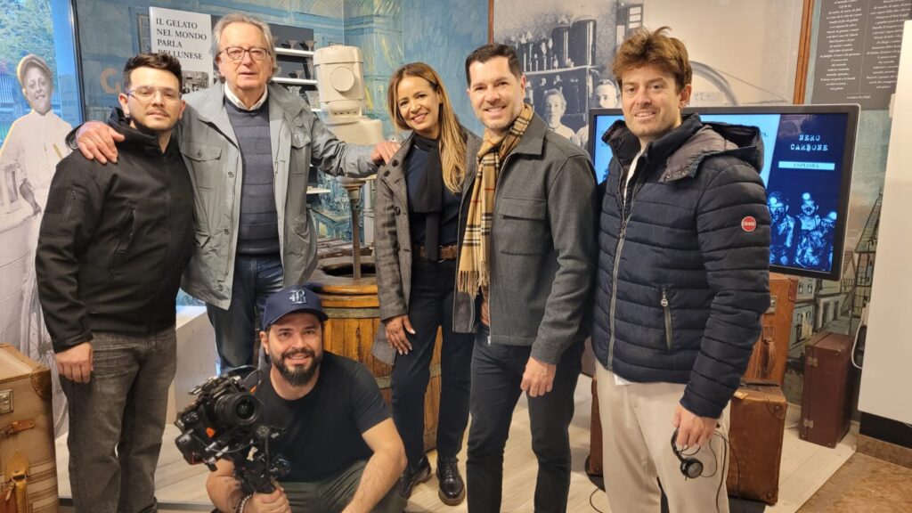 Nella foto Oscar De Bona con Marta Silva e la troupe televisiva brasiliana al MiM Belluno.