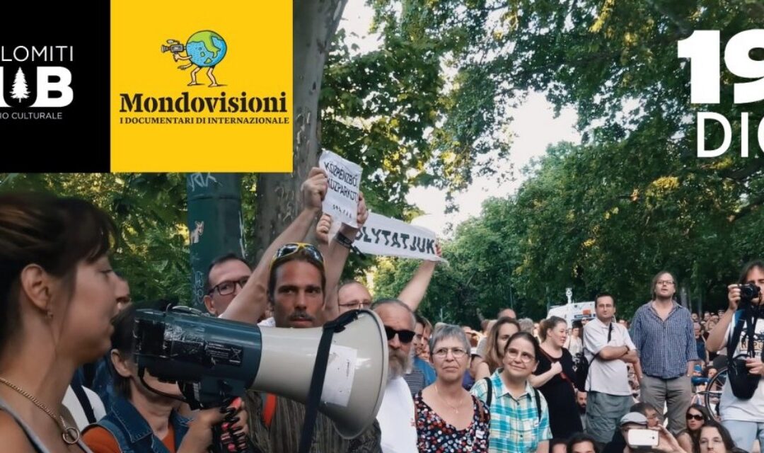 “Democracy Noir”: a Fonzaso il documentario che racconta la resistenza democratica in Ungheria