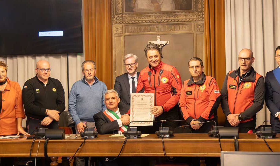 Belluno celebra il Corpo Nazionale Soccorso Alpino e Speleologico con la cittadinanza onoraria